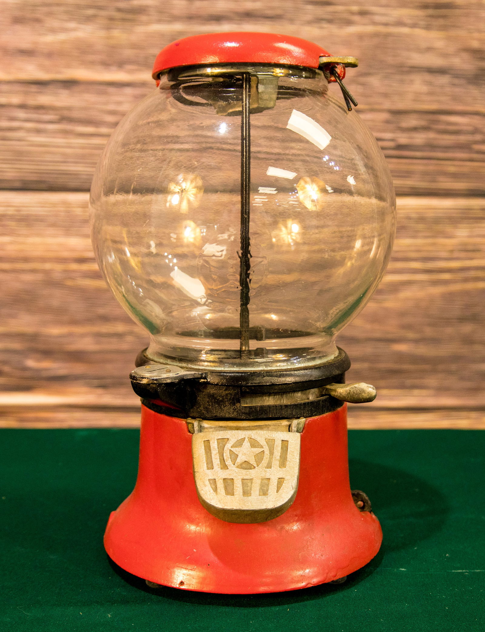 Vintage 1920s 1¢ Columbus Model A Gumball Machine: Vintage 1¢ Columbus Model A, circa 1920s gumball machine from Columbus Vendor Company. One of the older types of gumball machines. No decal on the globe. Cast pieces are in red and black with lig