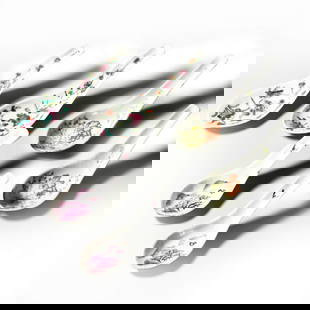 A SET OF SIX CHINESE PORCELAIN SPOONS.: A SET OF SIX CHINESE PORCELAIN SPOONS. Length: 5 5/16 in. (13.5 cm)