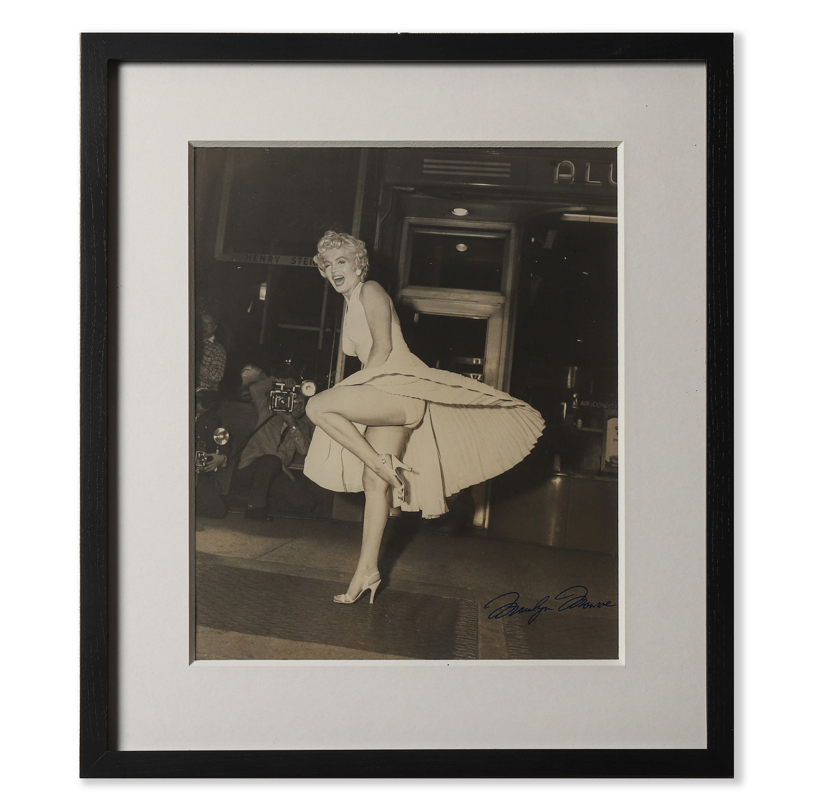 MARILYN MONROE (1926–1962) SIGNED PHOTOGRAPH, "THE SEVEN YEAR ITCH,?? 1955 (1 of 2)