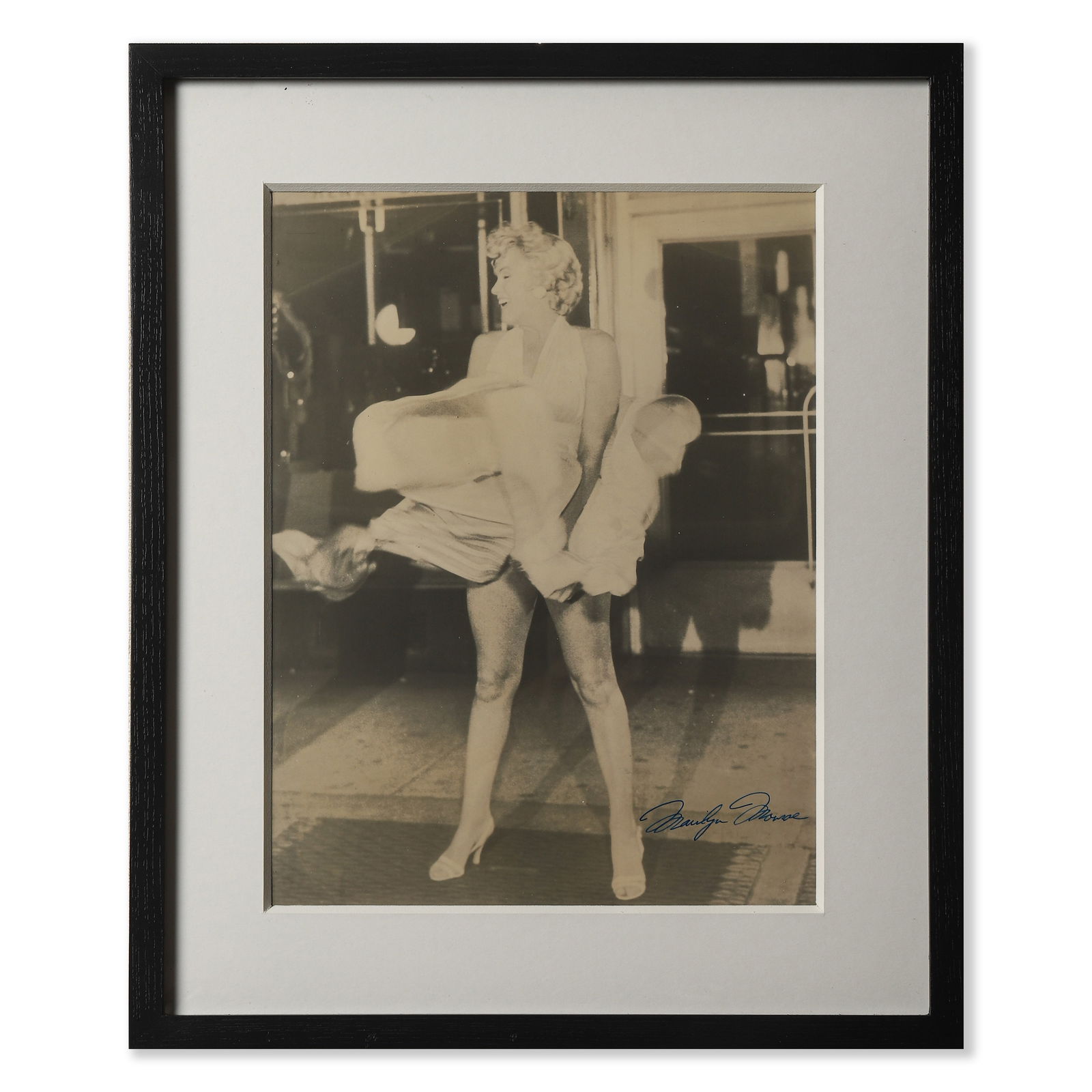 MARILYN MONROE (1926–1962) SIGNED PHOTOGRAPH, "THE SEVEN YEAR ITCH,?? 1955 (1 of 2)