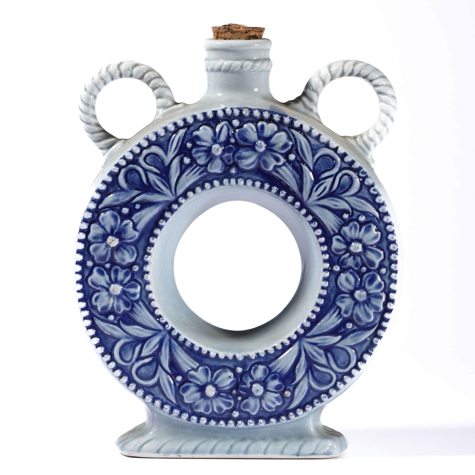 A GROUP OF THREE GERMAN SNUFF BOTTLES (1 of 8)