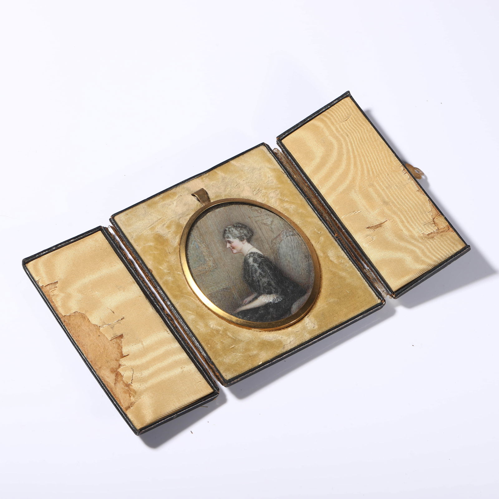 ENGLISH, EARLY 20TH CENTURY — MINIATURE PORTRAIT OF A LADY BY DAVIS, LONDON. (1 of 5)