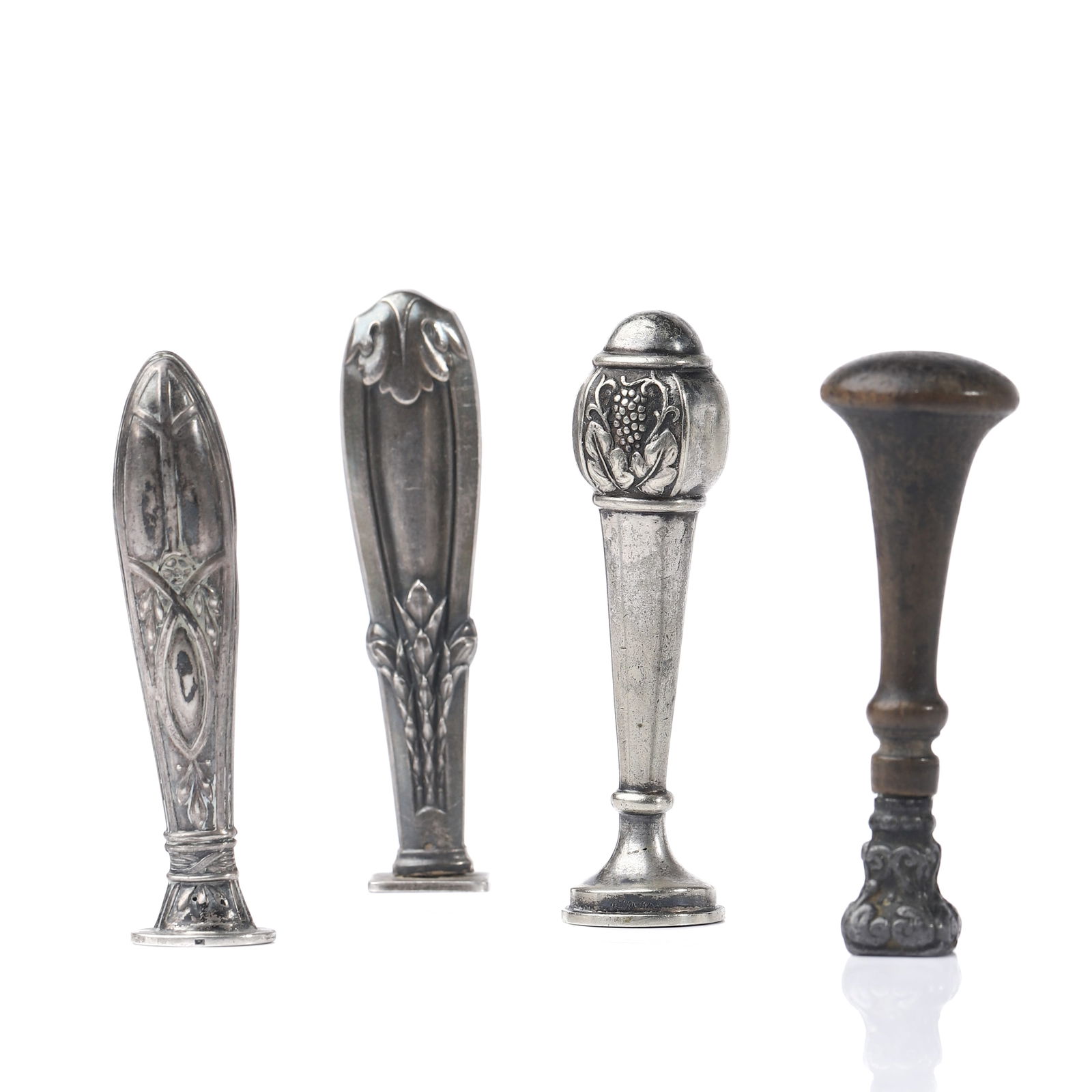 SET OF FOUR ANTIQUE WAX SEAL STAMPS, 19TH–20TH CENTURY (1 of 2)