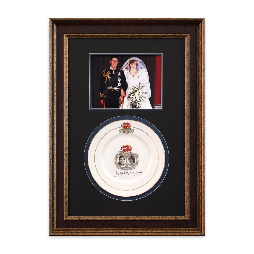 CHARLES & DIANA SIGNED 1981 ROYAL WEDDING PLATE (1 of 2)