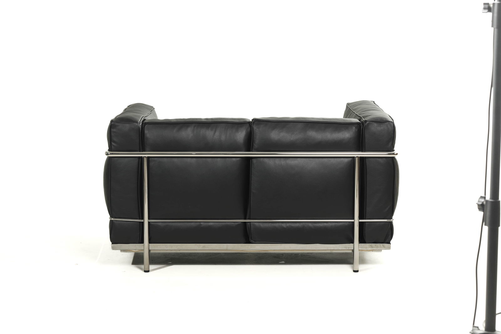 LC3 TWO-SEAT SOFA - 3