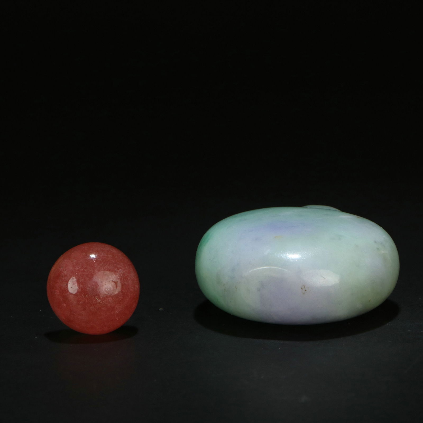Jadeite Plain Snuff Bottle (with Ruby Lid) - 6