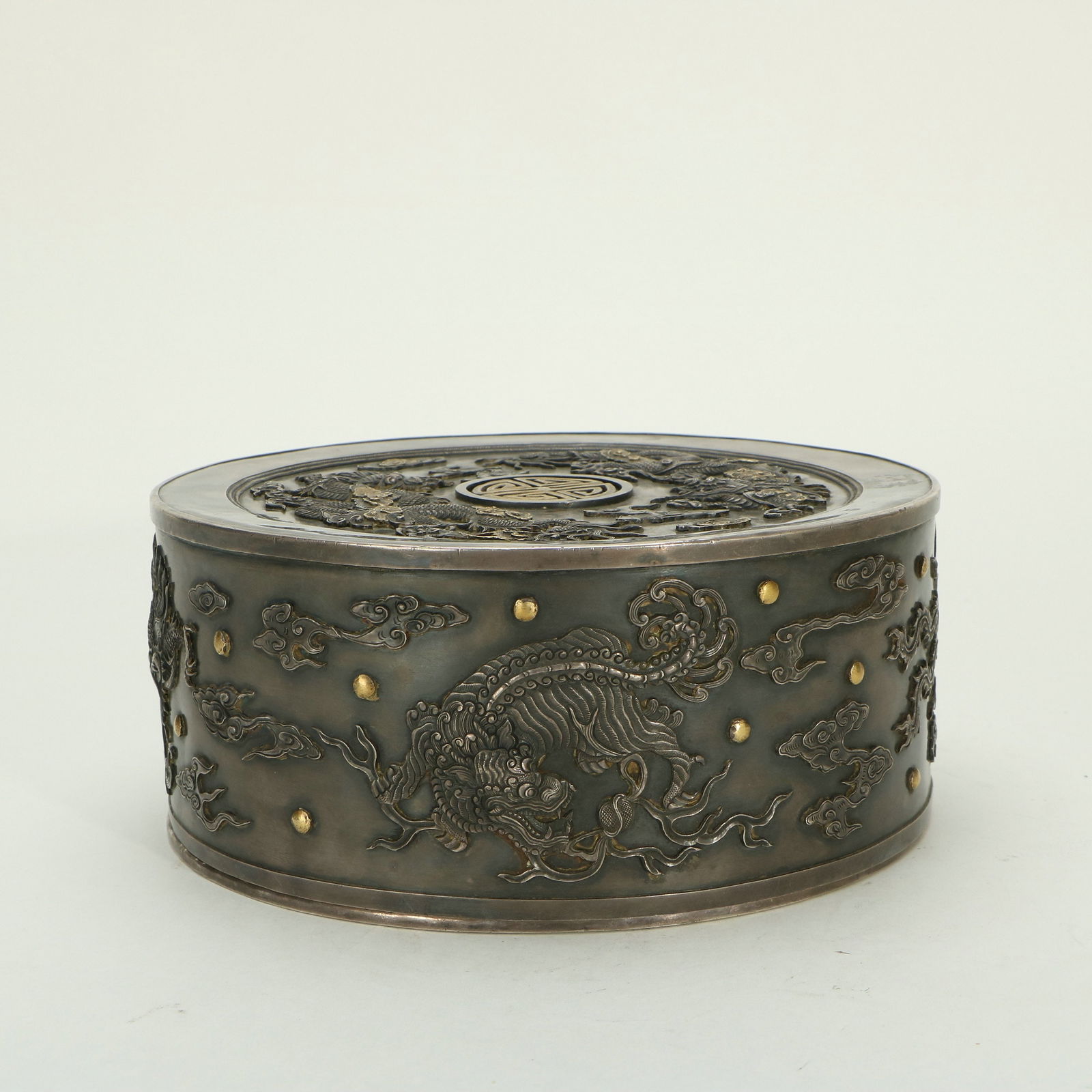Silver - gilt Box with Chiseled Dragon Patterns - 2