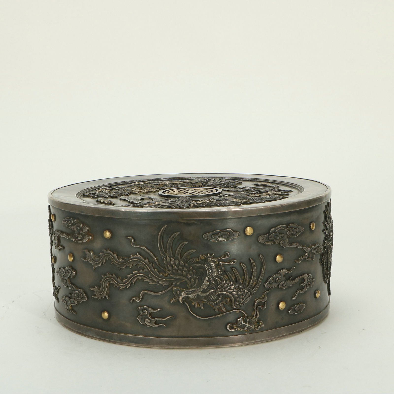 Silver - gilt Box with Chiseled Dragon Patterns - 3