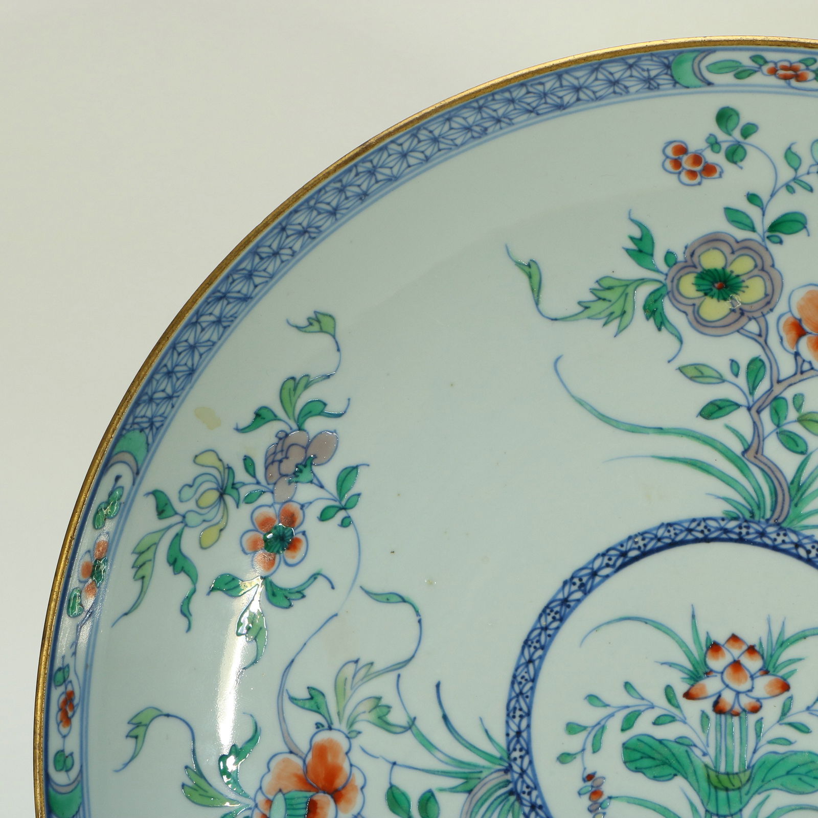 Doucai Plate with Flower Patterns - 2