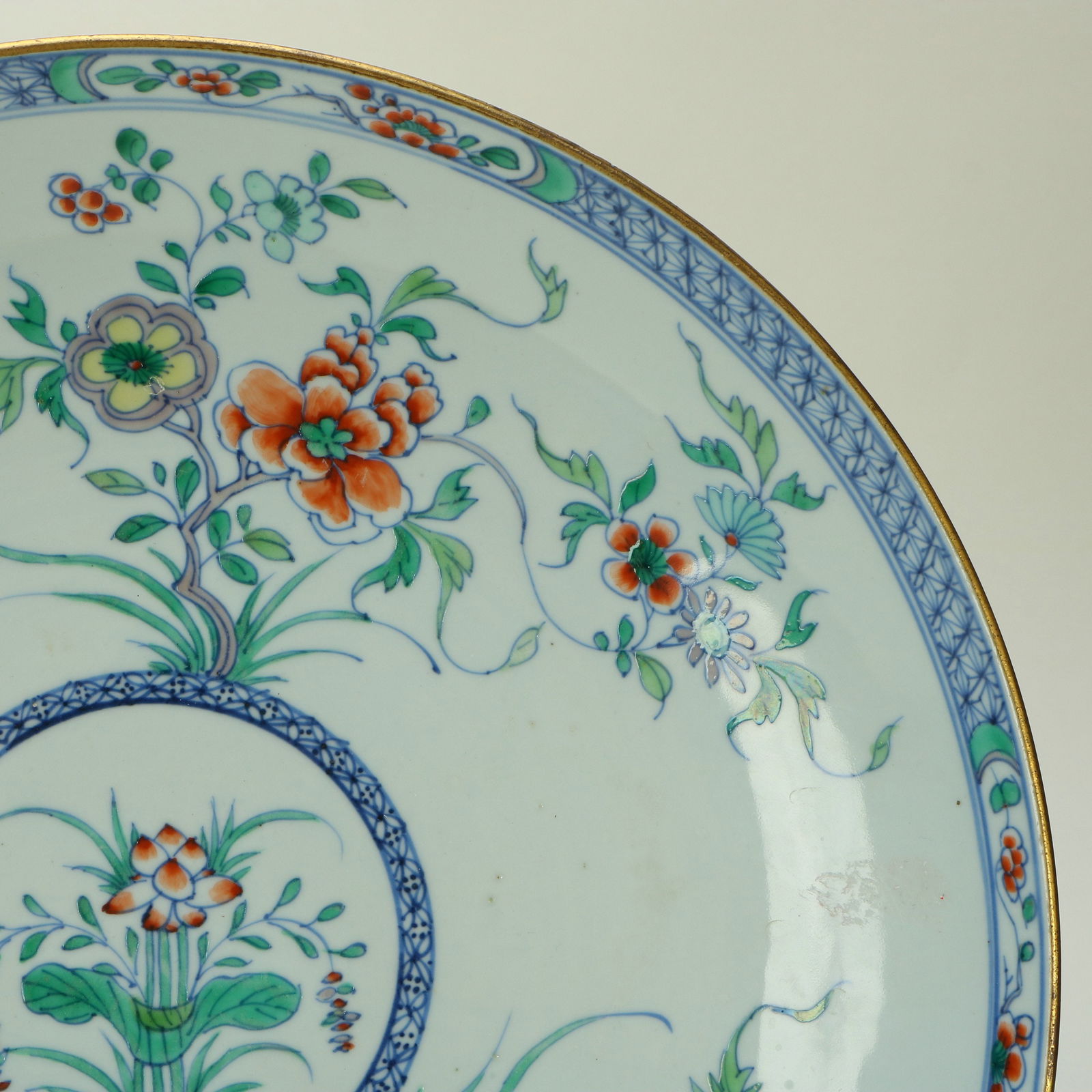Doucai Plate with Flower Patterns - 3