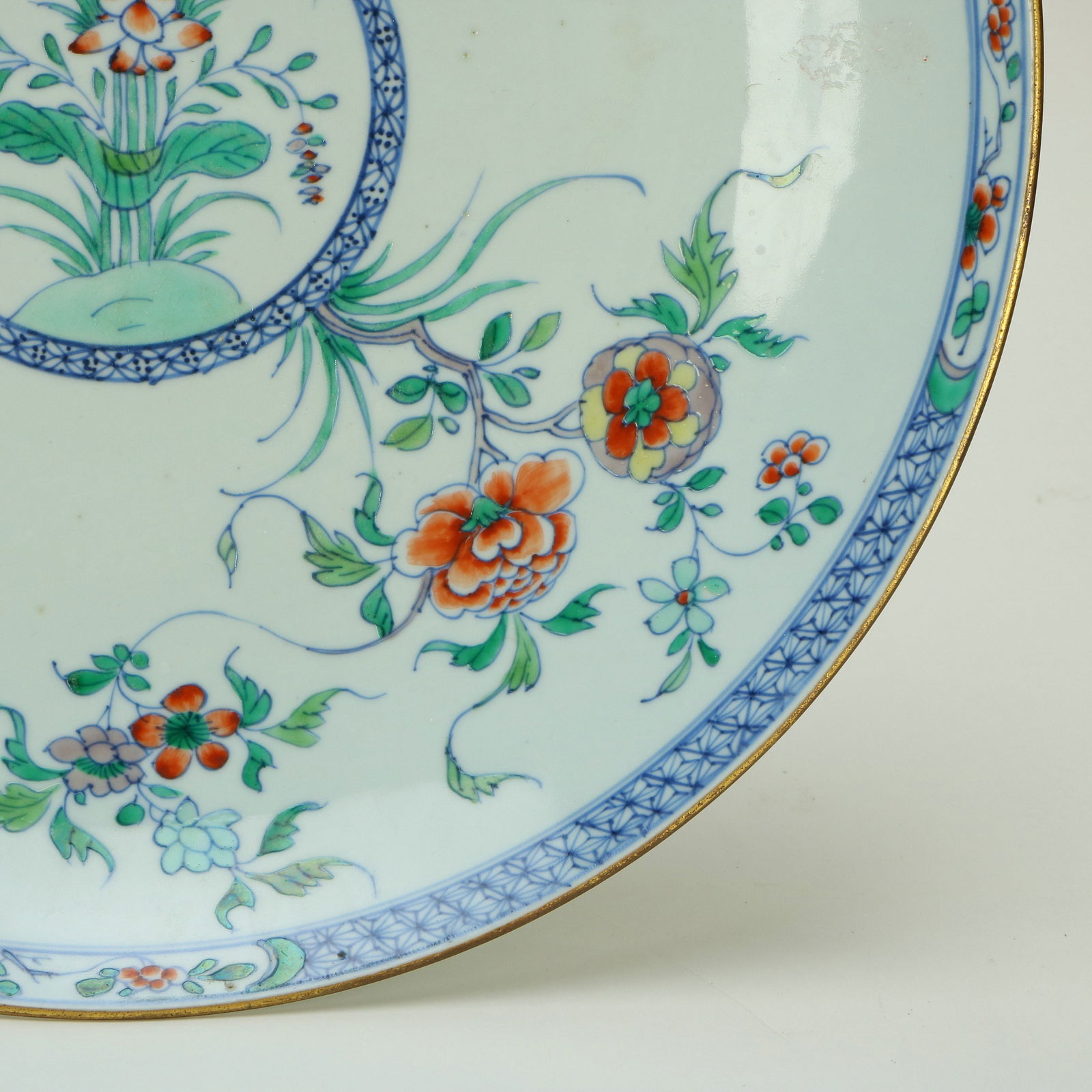 Doucai Plate with Flower Patterns - 5