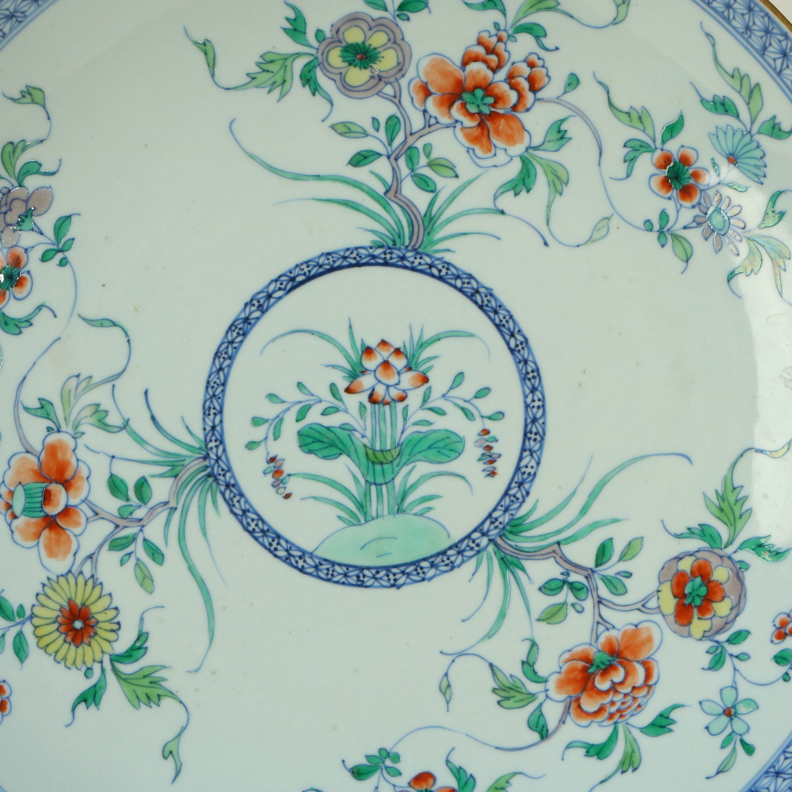 Doucai Plate with Flower Patterns - 6