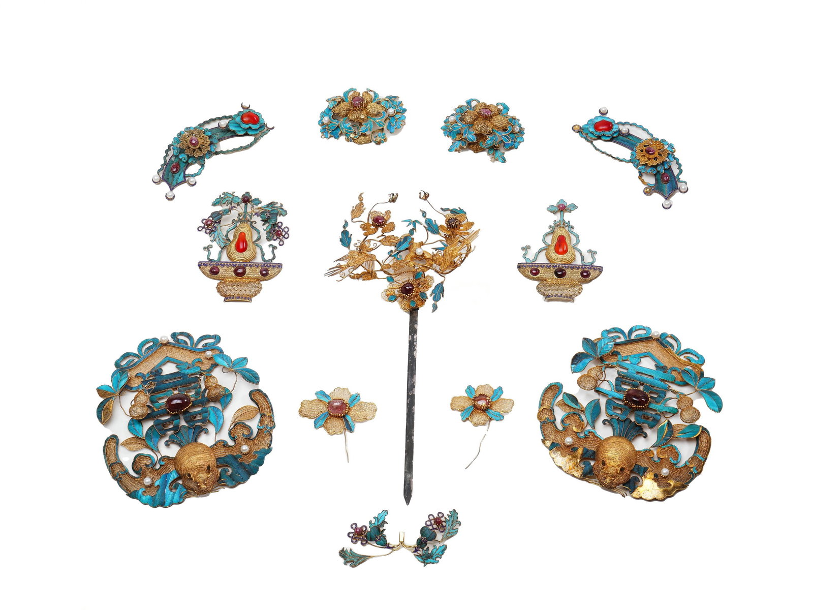 Kingfisher - feather Inlaid Precious Stone Jewelry Set: Size Vary?Weight:192g This kingfisher - feather inlaid precious stone jewelry set includes various types such as hairpins, hairpins with two prongs, and forehead ornaments. Using the traditional kingf