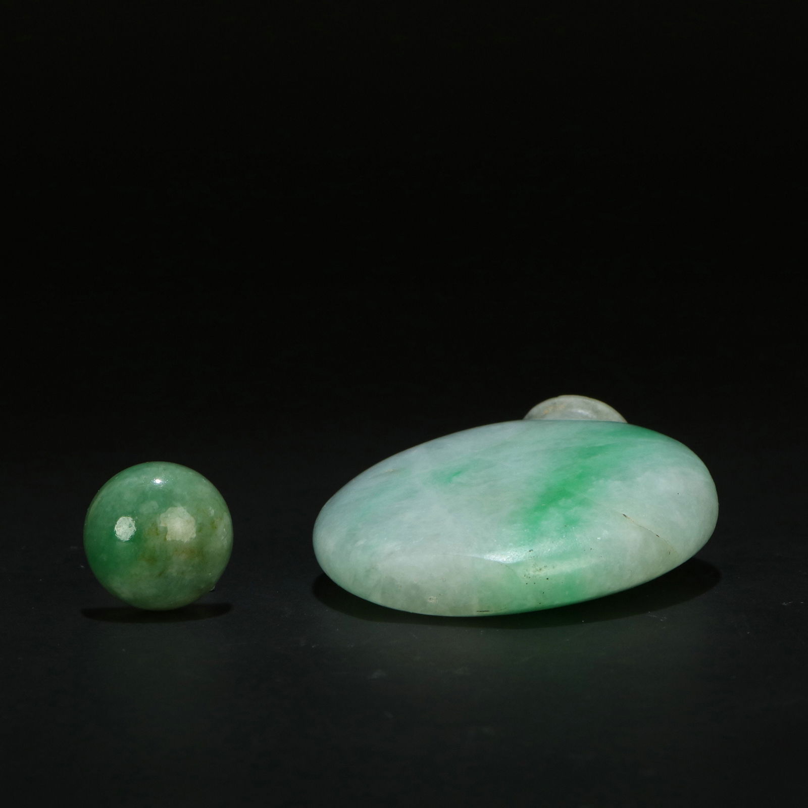 Jadeite Plain Snuff Bottle (with Ruby Lid) - 6