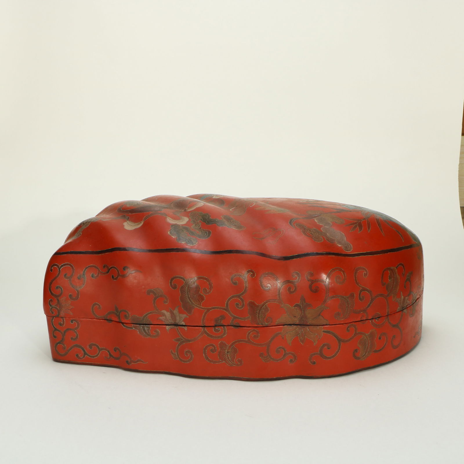 Polychrome Lacquer Gilt Box with Lotus Patterns - 4