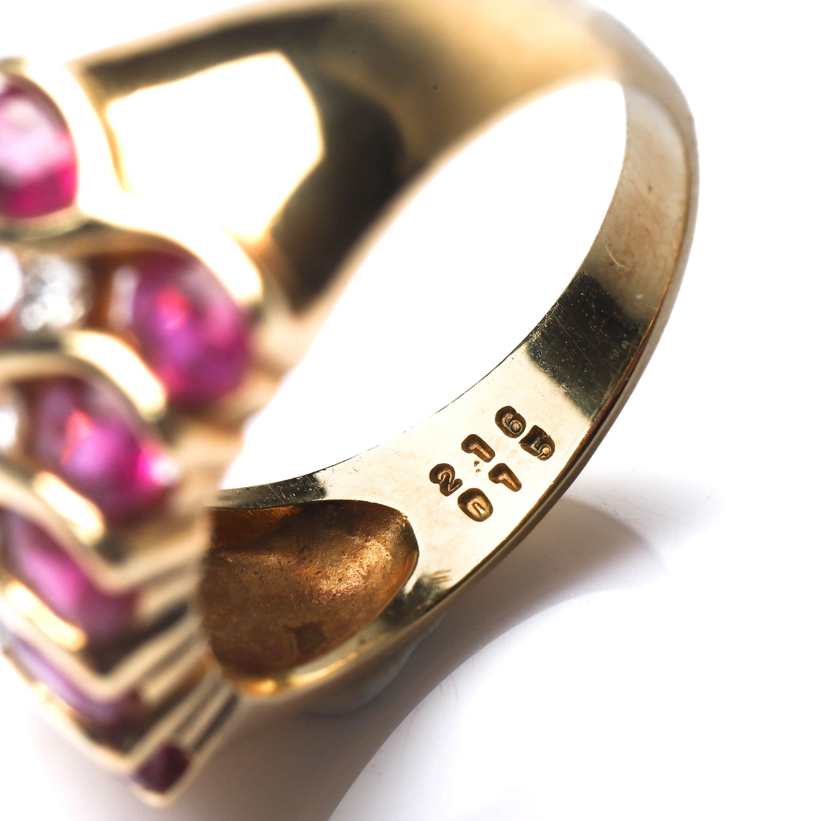 18K GOLD BURMESE RUBY AND DIAMOND RING - 4