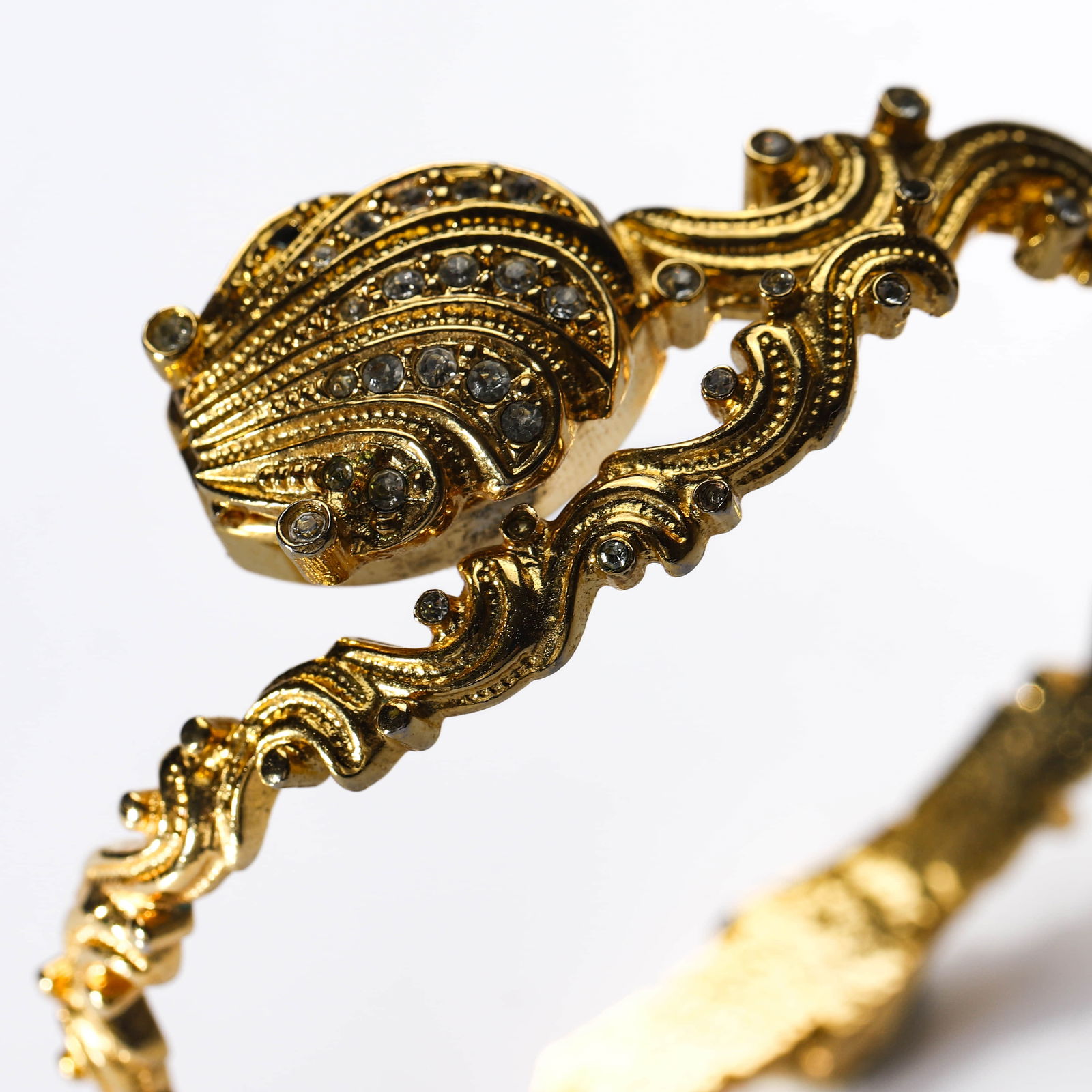 WINKS QUARTZ BANGLE WATCH - 3