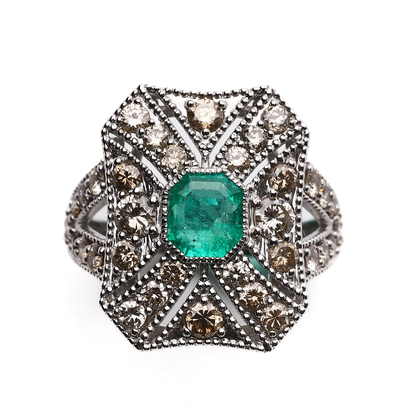 A DIAMOND AND EMERALD RING - 2