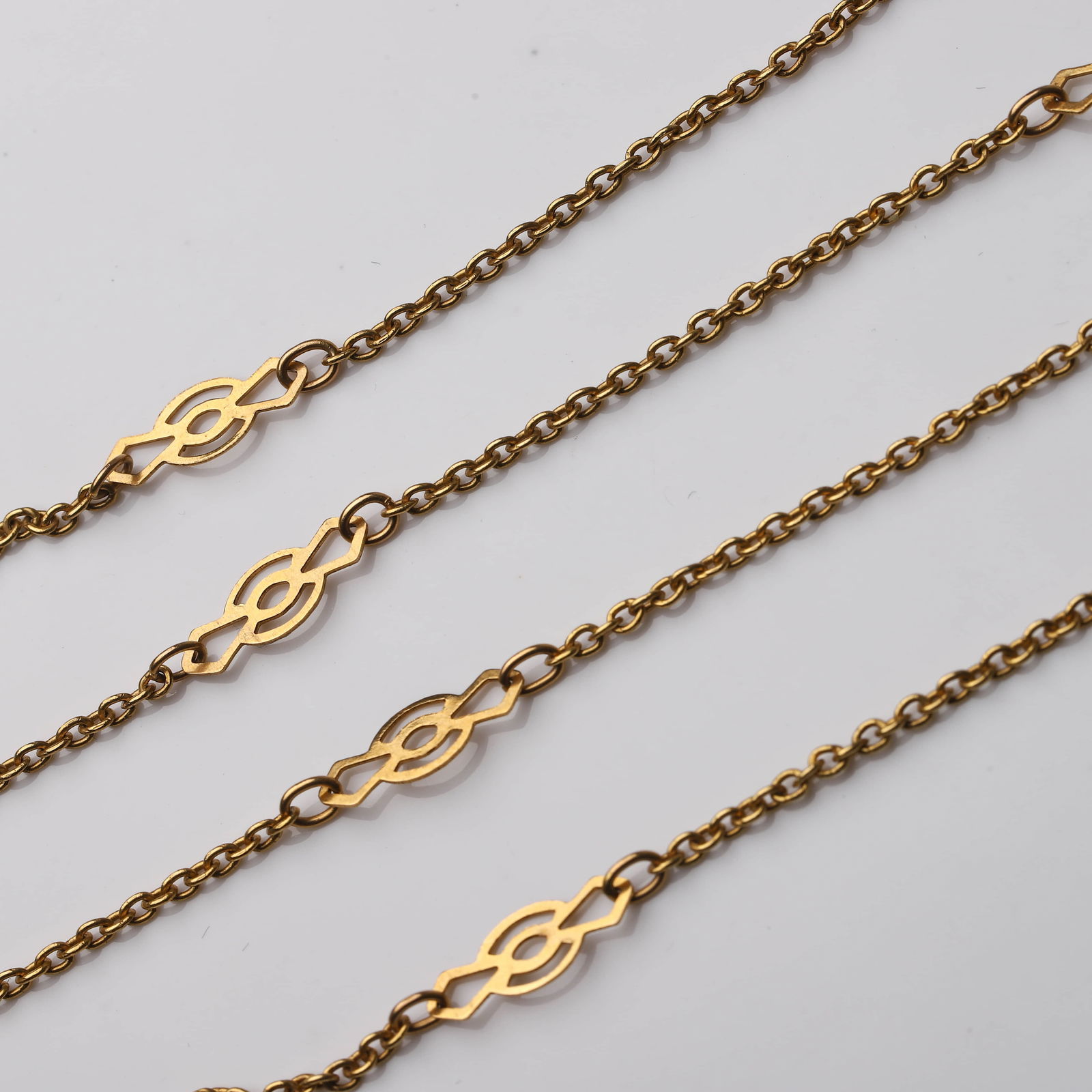 A GOLD LONGCHAIN NECKLACE - 3