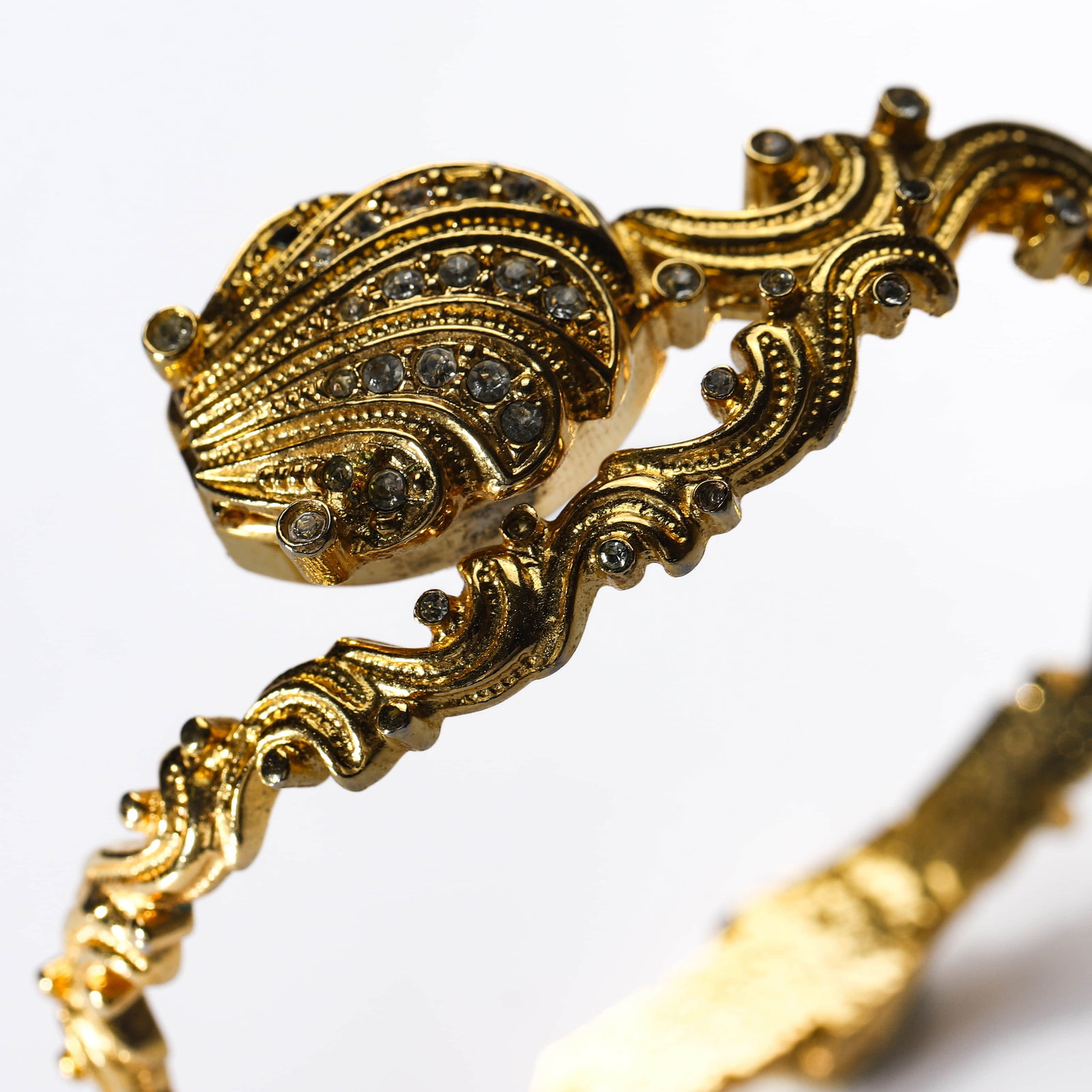 WINKS QUARTZ BANGLE WATCH - 3