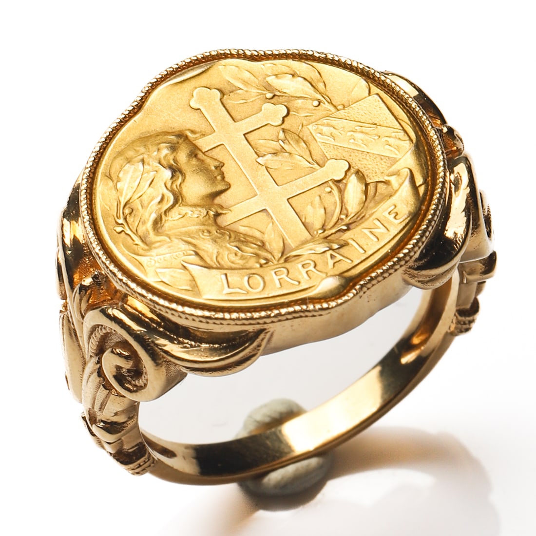 ART NOUVEAU PERIOD, A FRENCH GOLD COIN RING WITH JOAN OF ARC AND CROSS OF LORRAINE: Dimensions Hong Kong Size 14; Weight: 9.5 g Description An antique gold coin ring from the Art Nouveau period, crafted in 22K gold. The ring is set with a coin depicting Joan of Arc alongside the