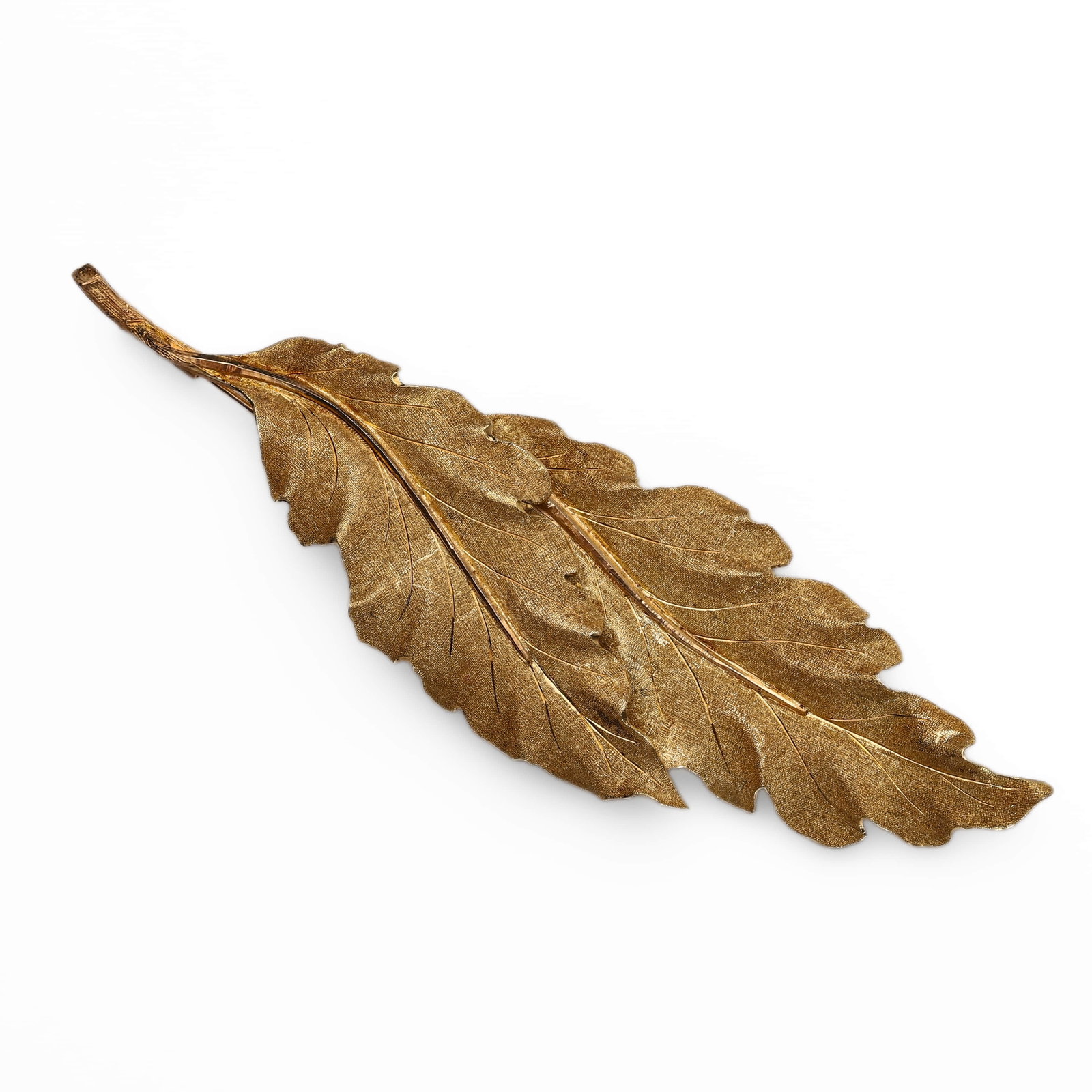 MAURICE BUCCELLATI 18K GOLD OAK LEAF BROOCH: Dimensions: Length: 4 9/16 in. (11.6 cm), Weight: 24.9 g Description: Crafted in rich 18k yellow gold, this brooch by Mario Buccellati takes the form of a finely detailed oak leaf, showcasing the