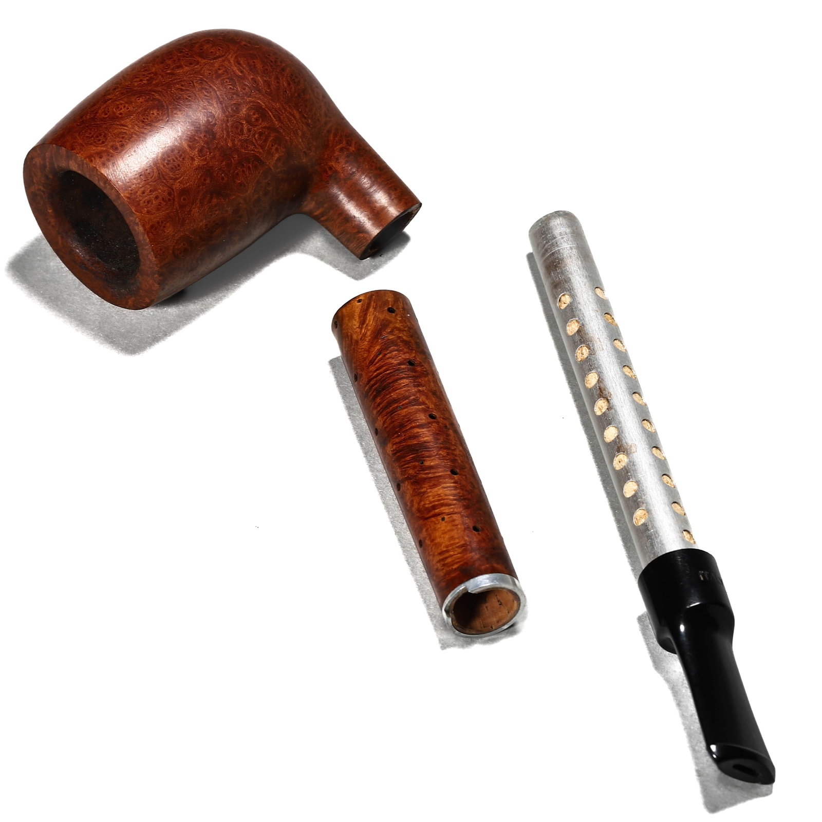 A RHODODENDRON ROOT TOBACCO PIPE IN ITALIAN STYLE: Length: 6 1/4 in. (16 cm)