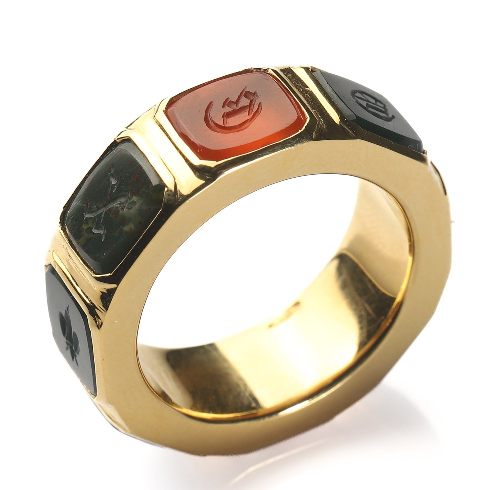 GEORGIAN PERIOD MULTI-INTAGLIO AGATE 18K GOLD SIGNET RING: Dimensions Hong Kong Size 15 Weight 11 g Description Georgian Period. A distinctive antique signet ring finely mounted in 18K gold, featuring a rare assemblage of eight Georgian-era agate intaglio