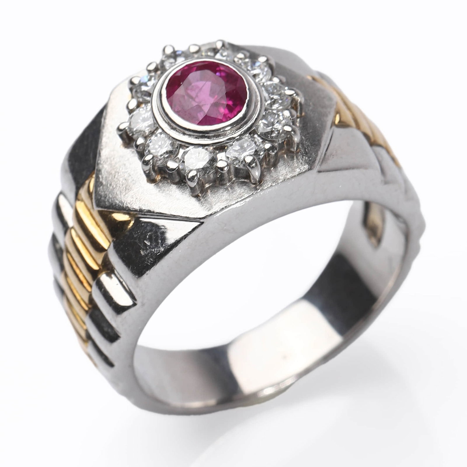 A RUBY AND DIAMOND TWO-TONE GOLD RING - 2