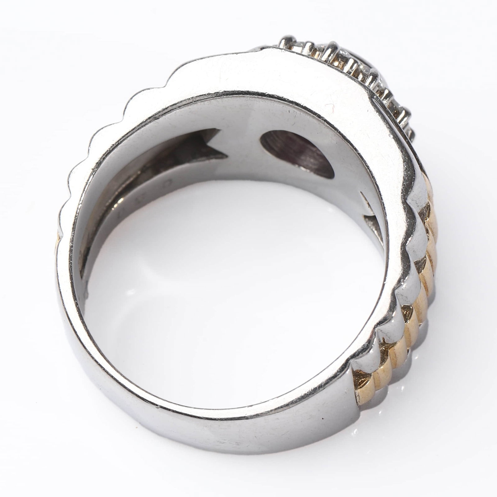 A RUBY AND DIAMOND TWO-TONE GOLD RING - 4