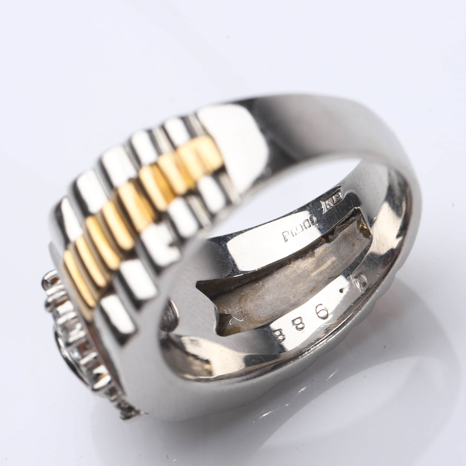 A RUBY AND DIAMOND TWO-TONE GOLD RING - 6
