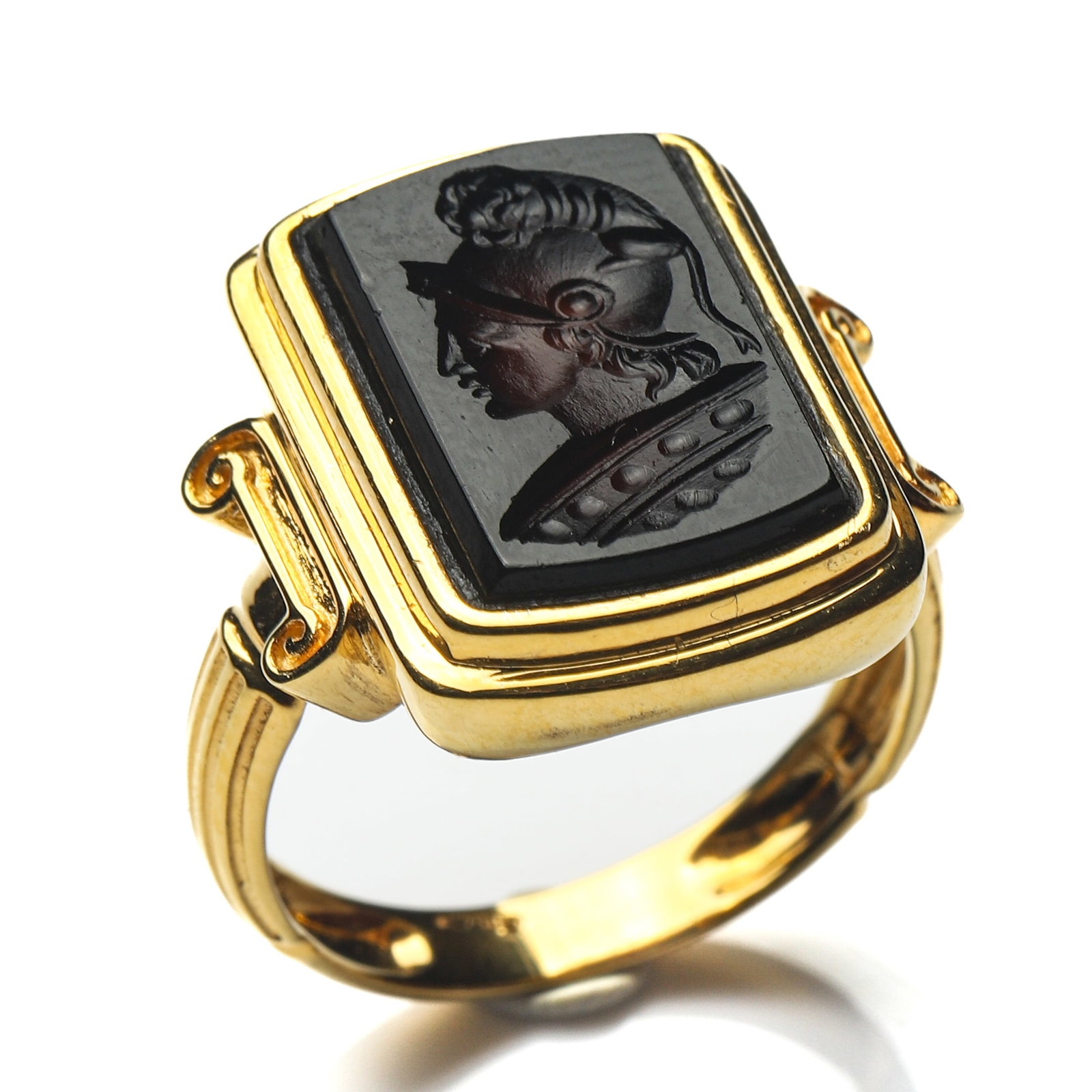 ATHENA AGATE INTAGLIO GOLD RING: Dimensions Ring Size HK 14 Weight 5.7 g Description An elegant 18K gold ring featuring a finely carved agate intaglio depicting Athena, the ancient Greek goddess of wisdom, courage, and strategic warf