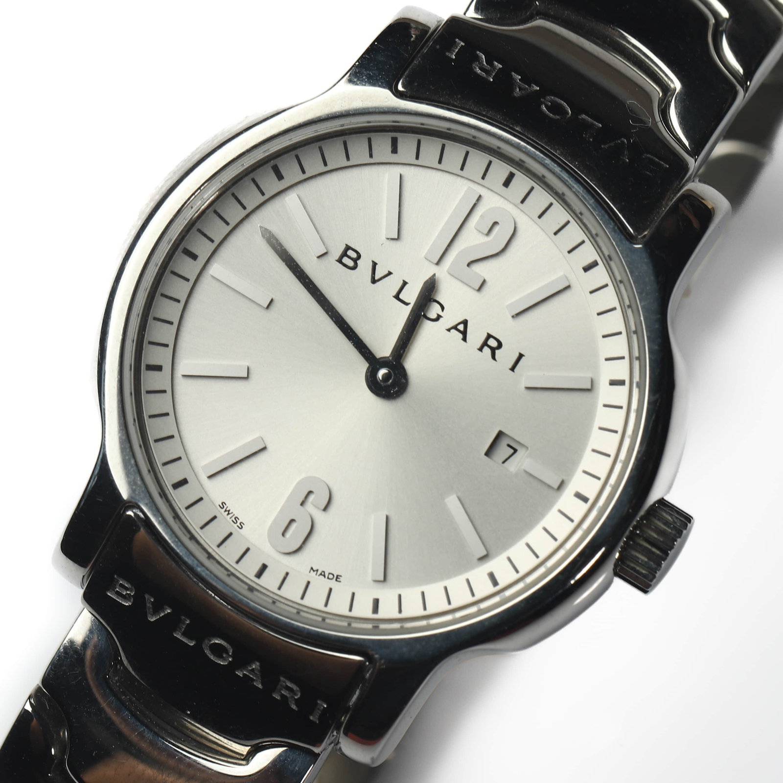 BVLGARI SOLOTEMPO ST29S DATE WRISTWATCH: Dimensions Dial Diameter: 1 3/16 in. (30.2 mm). Length: 3 1/8 in. (8 cm). Weight: 65 g. Description A Bvlgari Solotempo stainless steel quartz wristwatch featuring a silver sunburst dial with applied