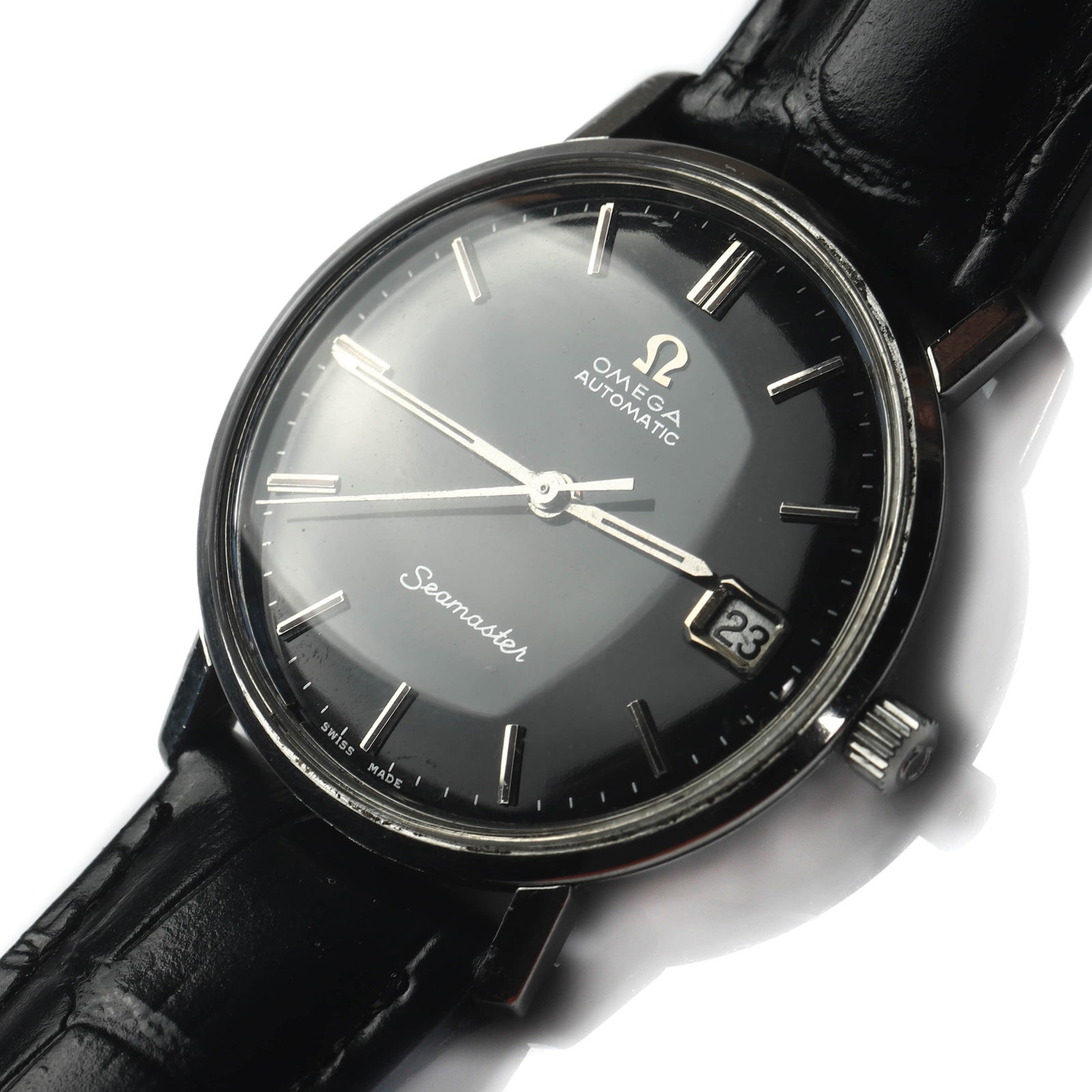 LONGINES GOLDEN WING AUTOMATIC CHRONOMETER WRISTWATCH: Dimensions Dial Diameter 1 9/16 in. (39.3 mm).Length 4 1/2 in. (11.5 cm, folded bracelet length as measured).Weight 99.2 g. Description A Longines Golden Wing Automatic Chronometer wristwatch, Swiss