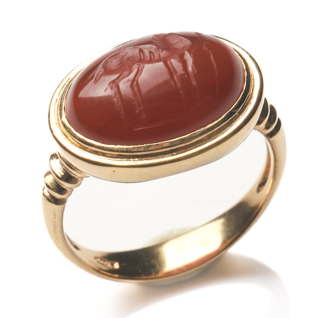 N ANCIENT ROMAN AGATE INTAGLIO RING WITH STAG, SET IN 22K GOLD: Dimensions Ring Size: HK 13Weight5.7 g Description A finely crafted ring set with an ancient Roman agate intaglio, depicting a stag rendered with remarkable vitality and grace. The carving captures