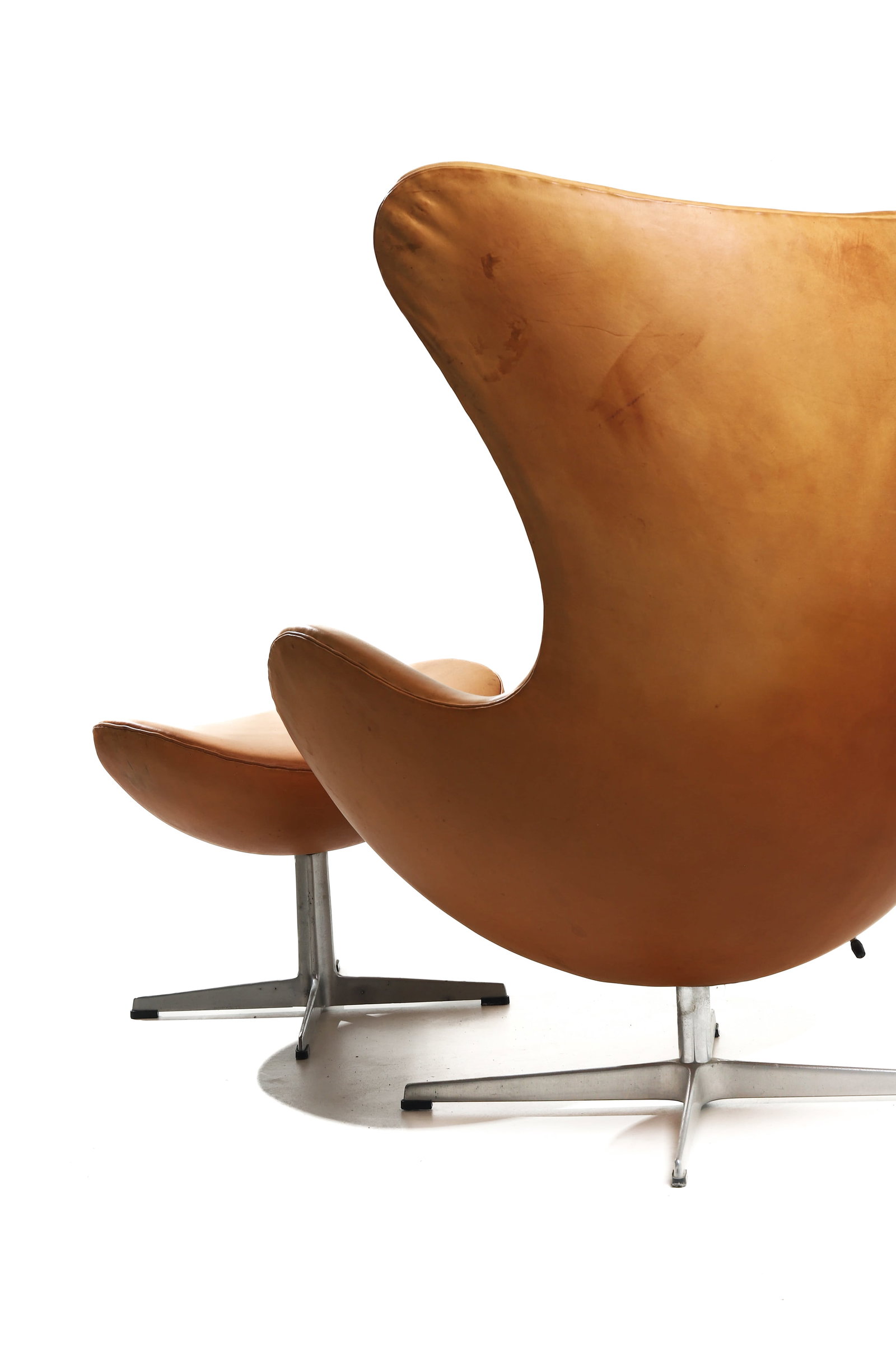 ARNE JACOBSEN "EGG" CHAIR AND OTTOMAN, FIRST GENERATION, FOR FRITZ HANSEN, 1959 - 6