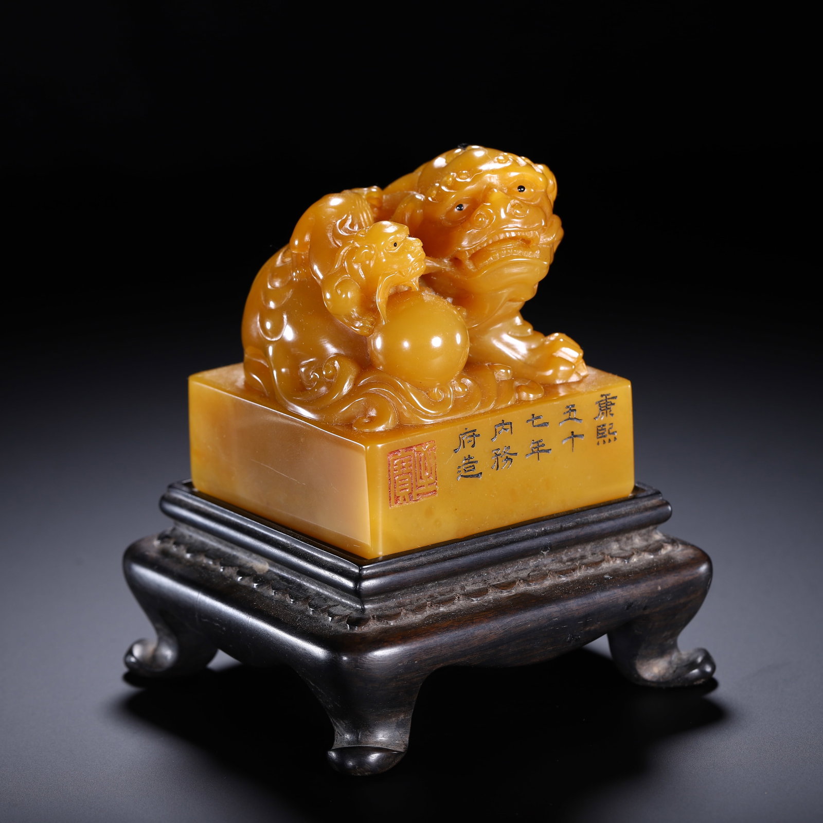 Tianhuang seal: Length 6.5cm, Width 6.5cm, Height 7.5cm, Weight 480g