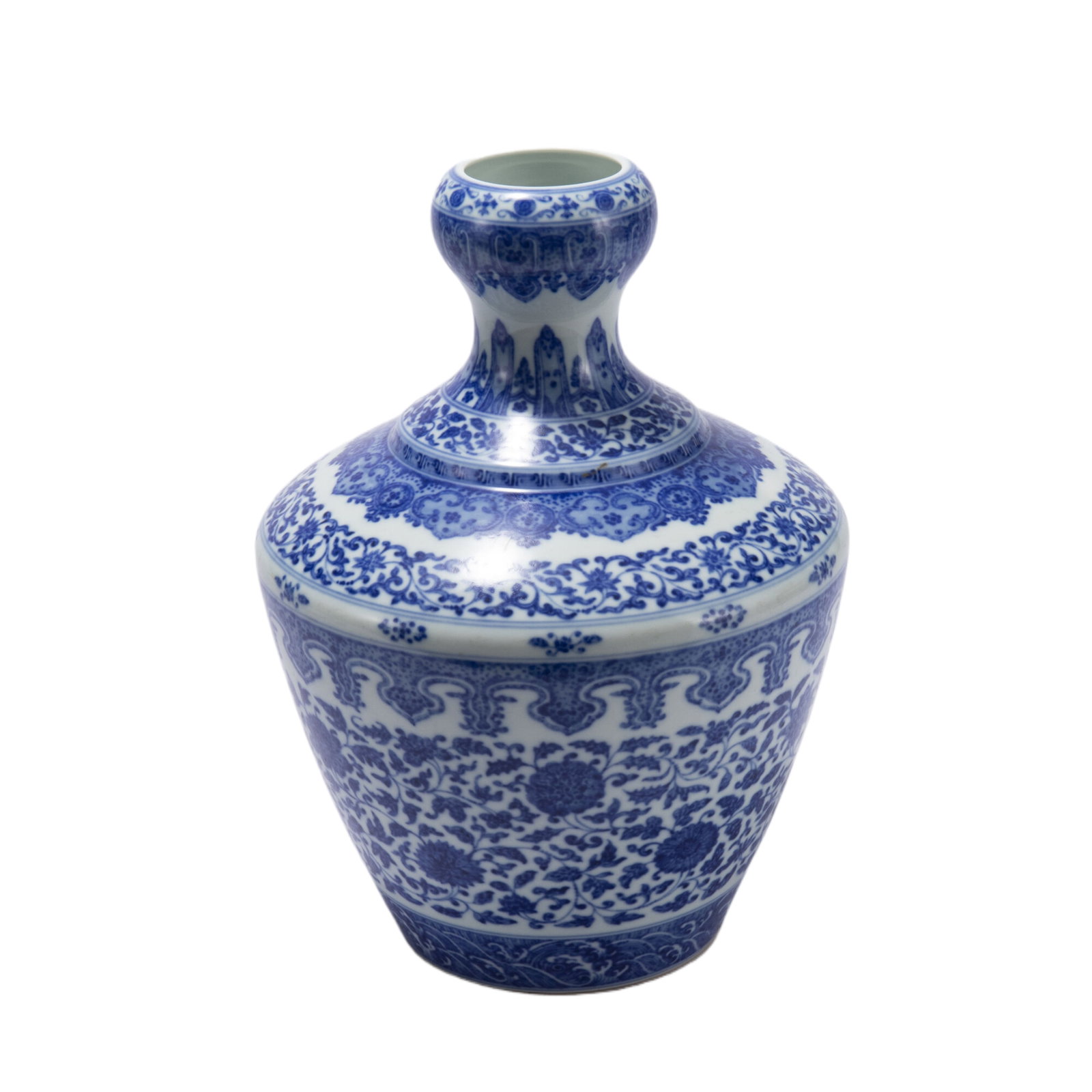 Qing Dynasty Qianlong Blue and White Garlic-Shaped Vase: Diameter 20cm, Height 28cm, Weight 2620g