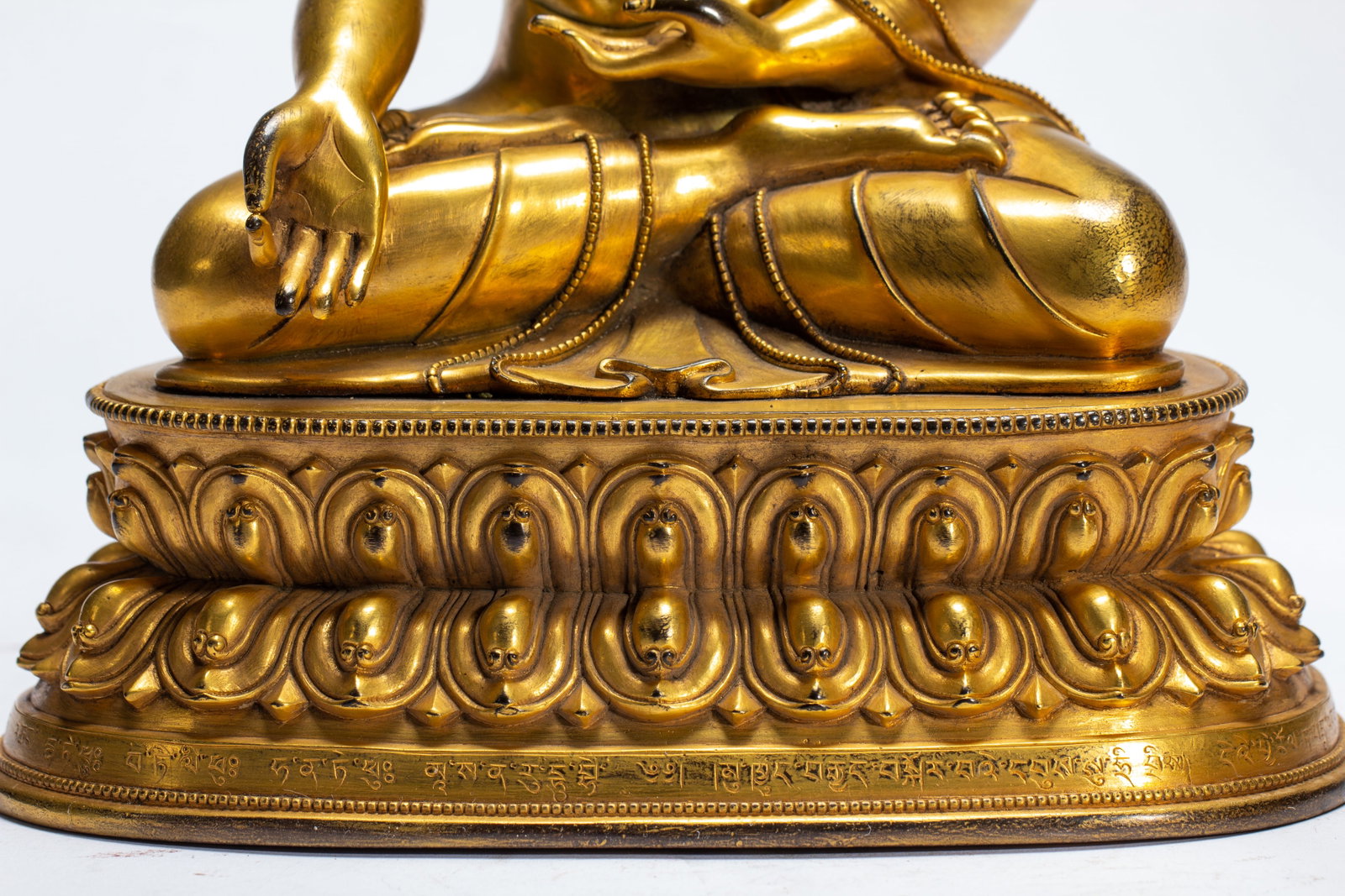 Gilded bronze Buddha statue - 4