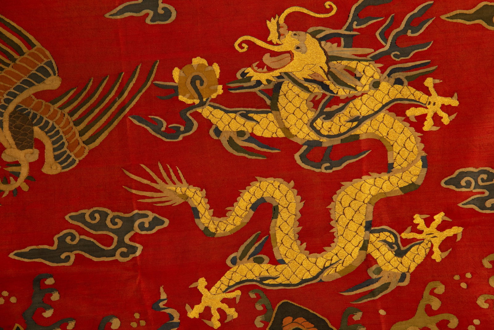 A RED?GROUND KESI WITH THREE DRAGONS - 10