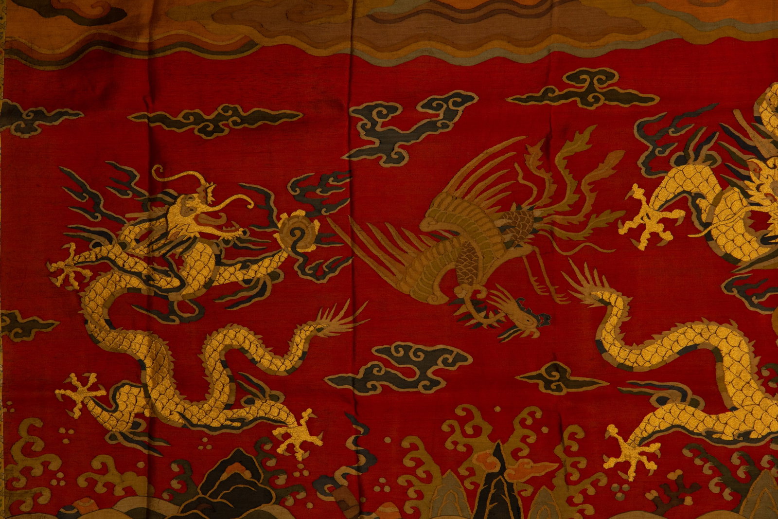 A RED?GROUND KESI WITH THREE DRAGONS - 3