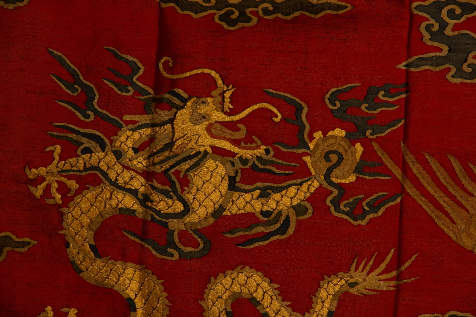 A RED?GROUND KESI WITH THREE DRAGONS - 6