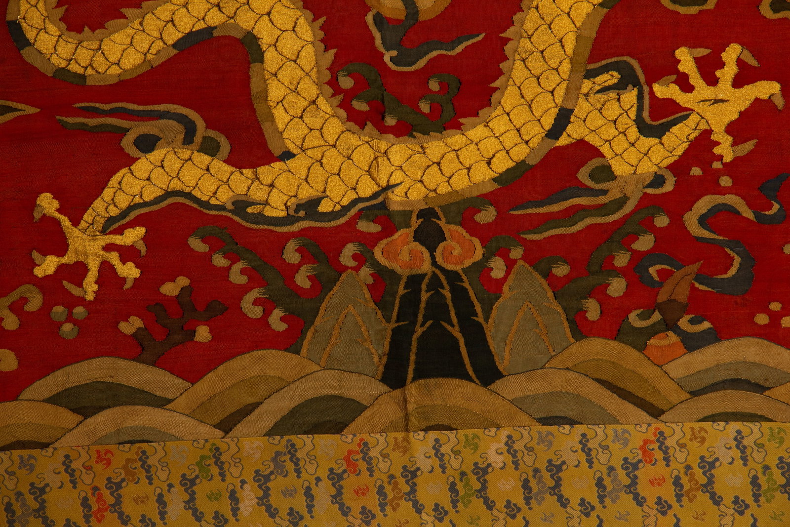 A RED?GROUND KESI WITH THREE DRAGONS - 9
