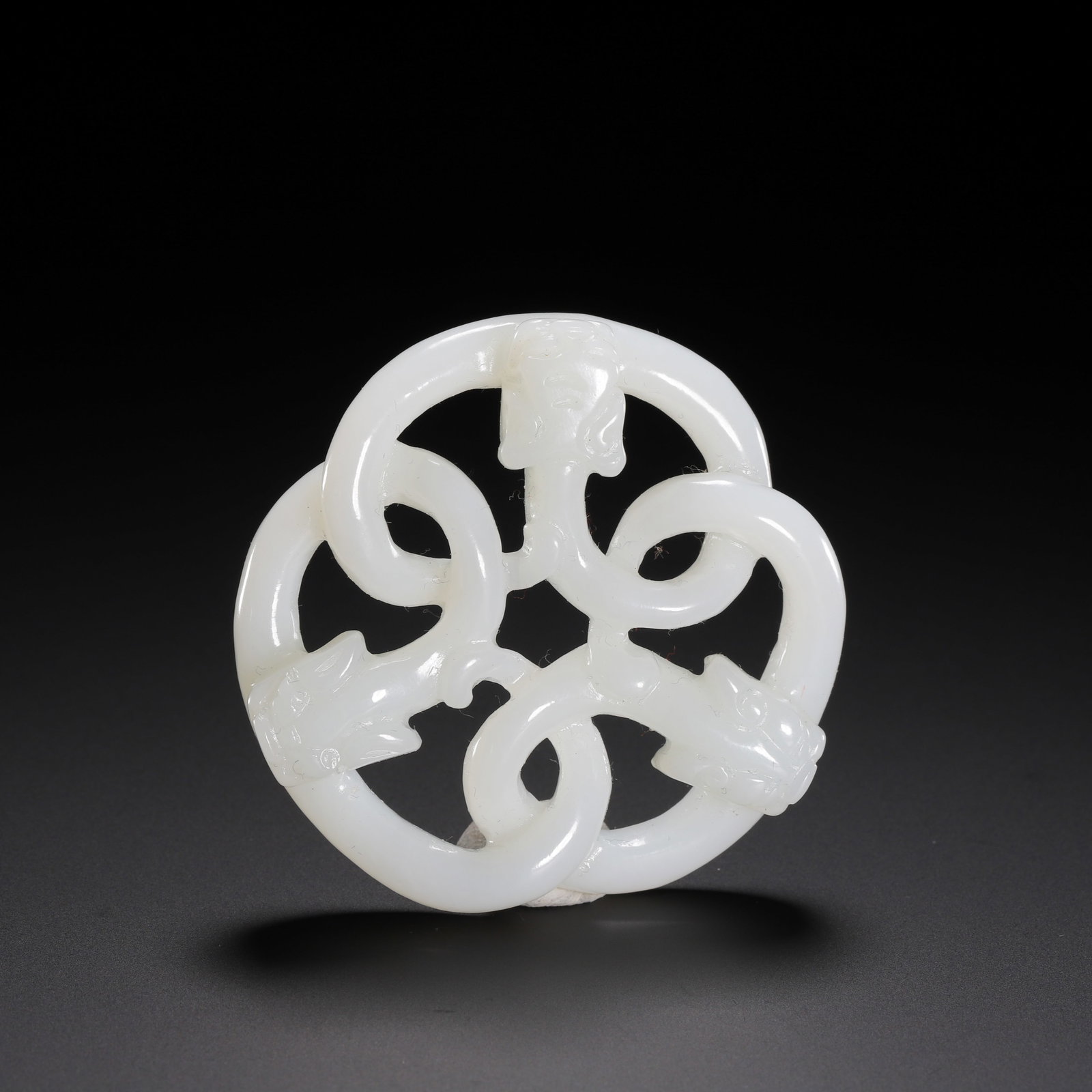 Hetian white jade dragon pattern pendant (1 of 9)