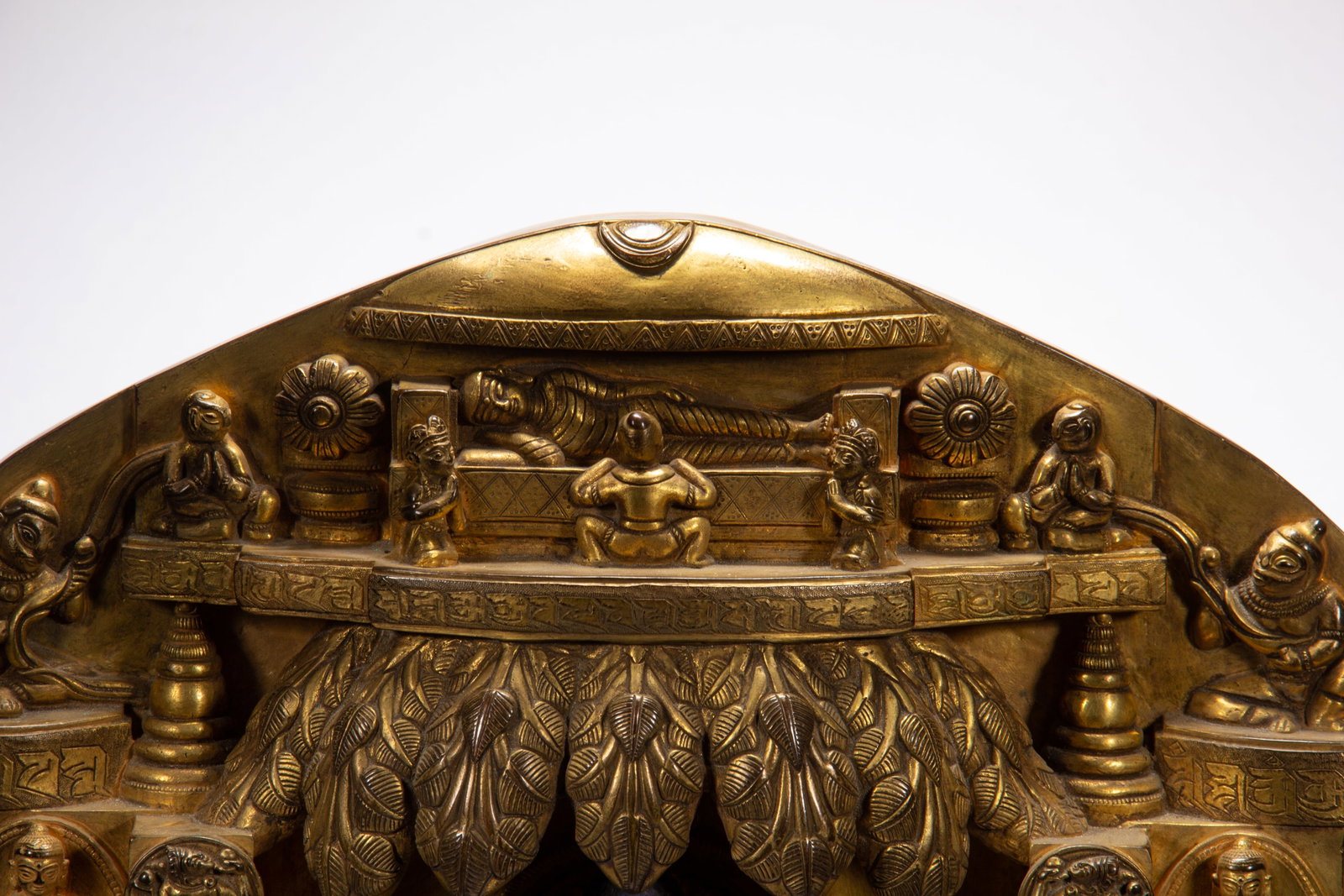 Gilded bronze Buddha statue - 4