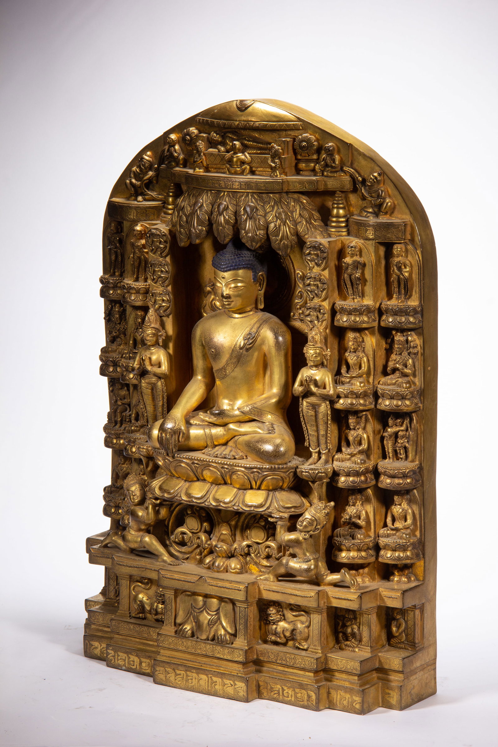 Gilded bronze Buddha statue - 8