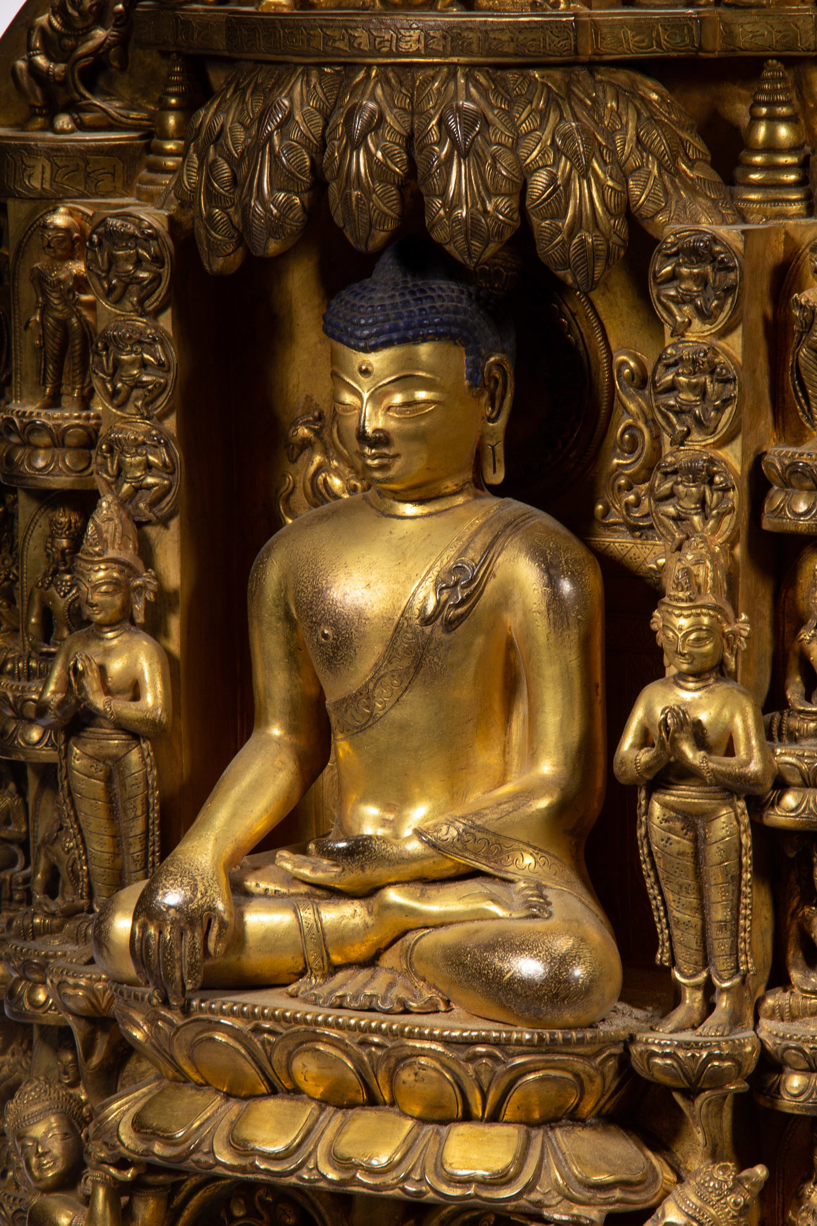 Gilded bronze Buddha statue - 9