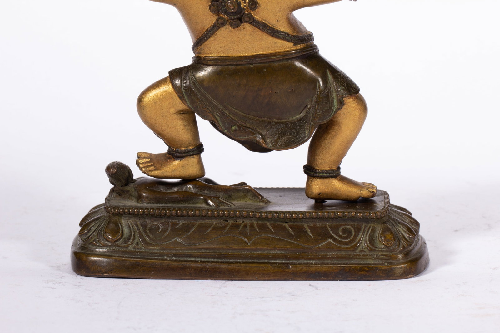 A bronze guardian statue - 10