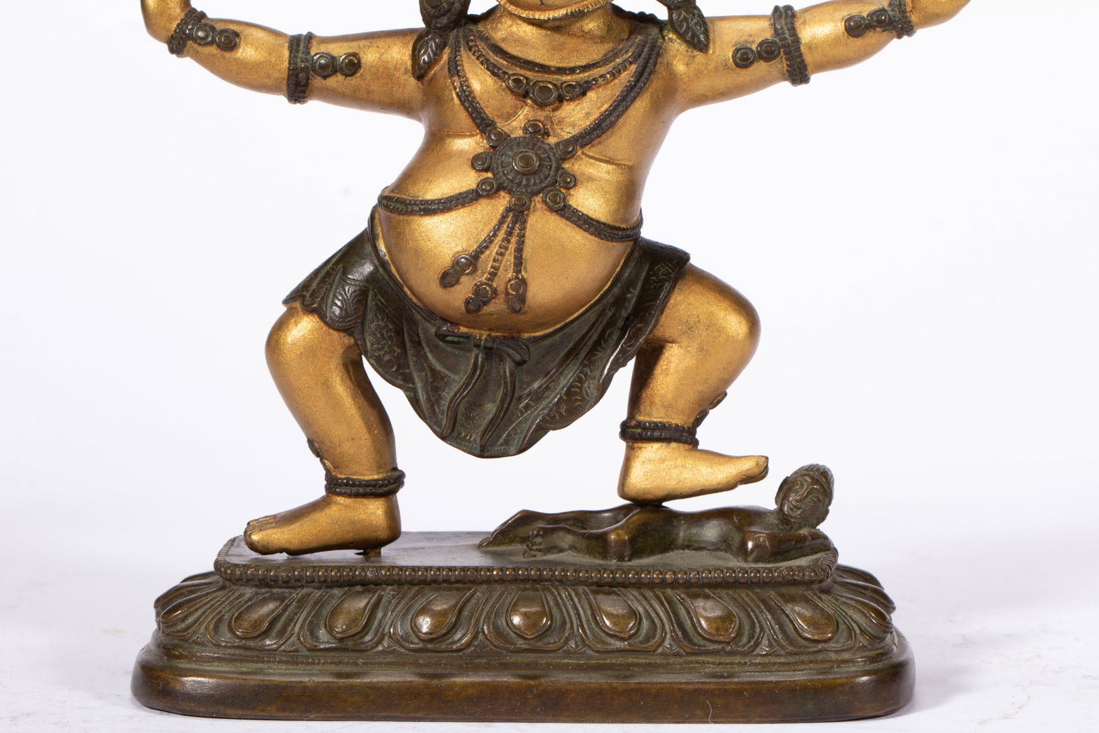 A bronze guardian statue - 3
