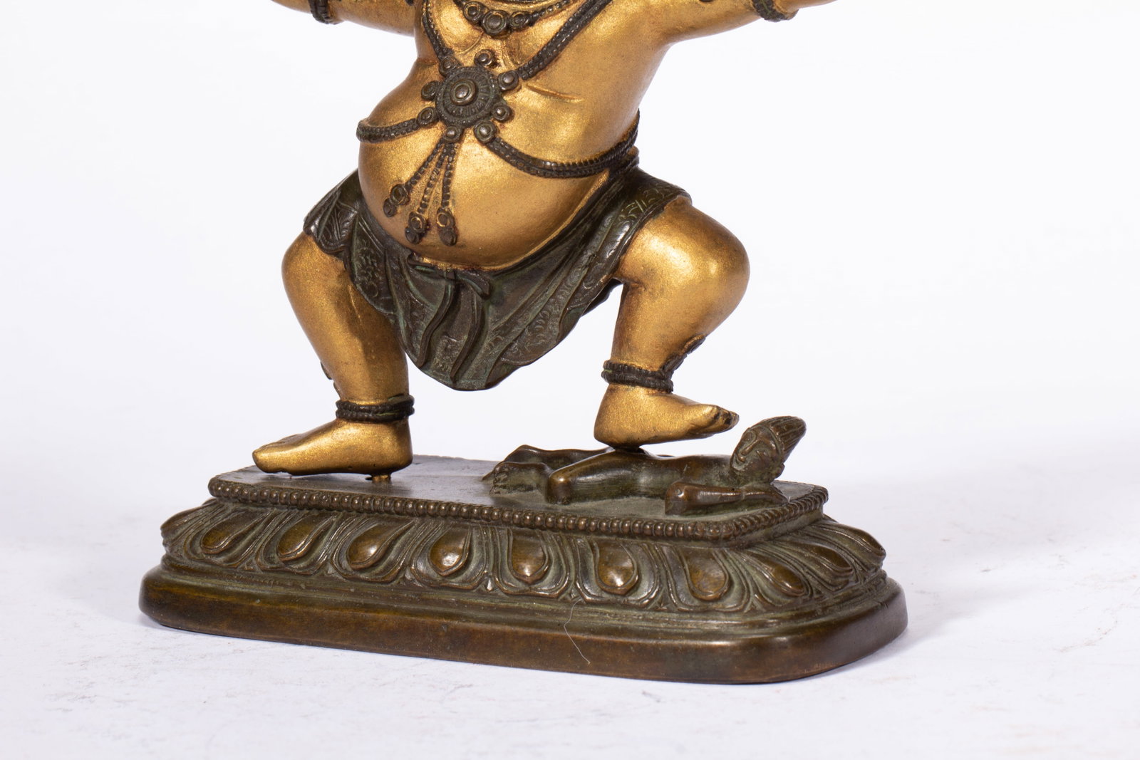 A bronze guardian statue - 7